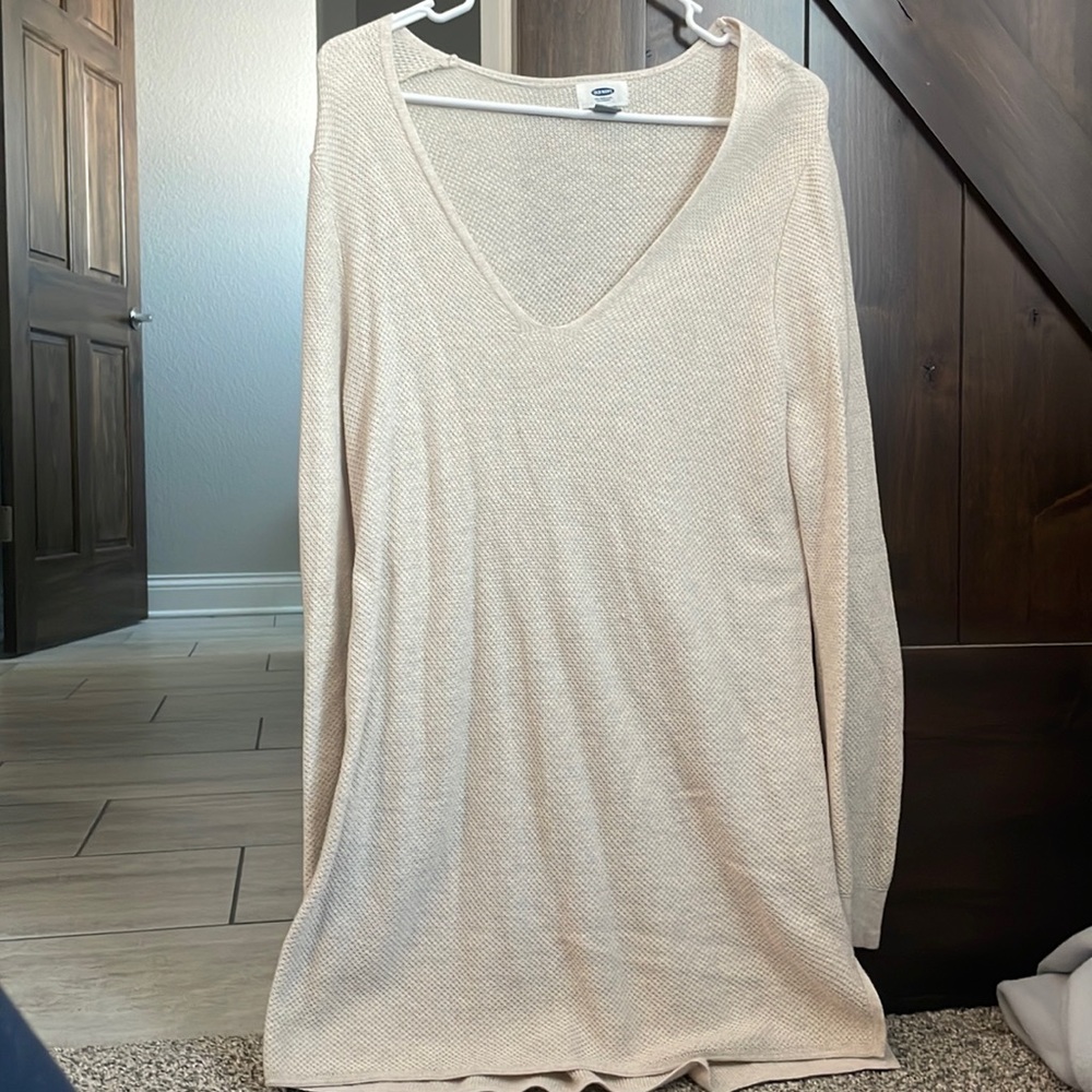 Cream tunic length sweater perfect to pair with leggings or jeans!